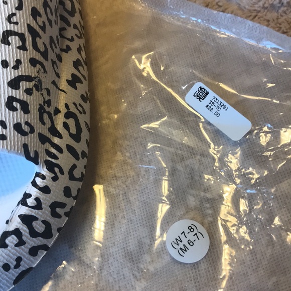 Cloud Slippers NWT - Picture 3 of 3